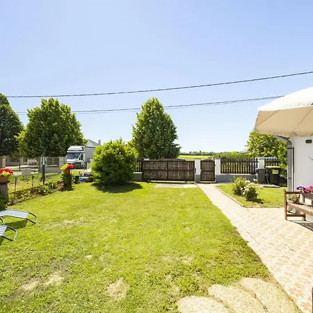 Sunny By Interhome Vakantiehuis Balatonoszod
